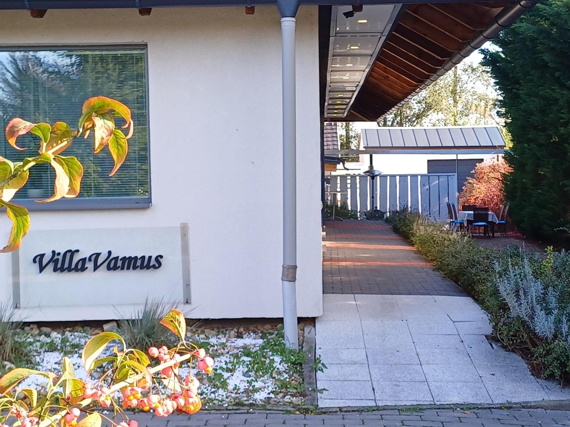 Villa Vamus Vendeg- Es Rendezvenyhaz Vámosszabadi المظهر الخارجي الصورة